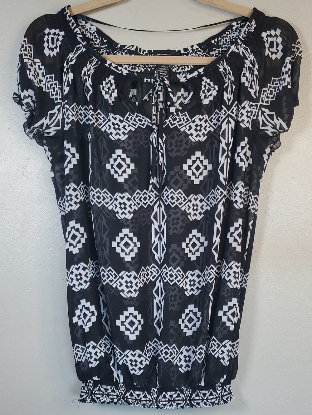 INC International Concepts Black and White Geometric Peasant Blouse. Size 2